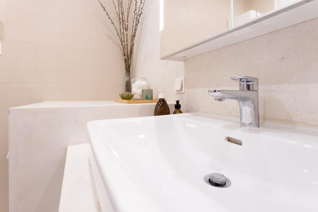 Dream Apartment - Central And Quiet With Ac And Free Parking Garage Viena Exterior foto
